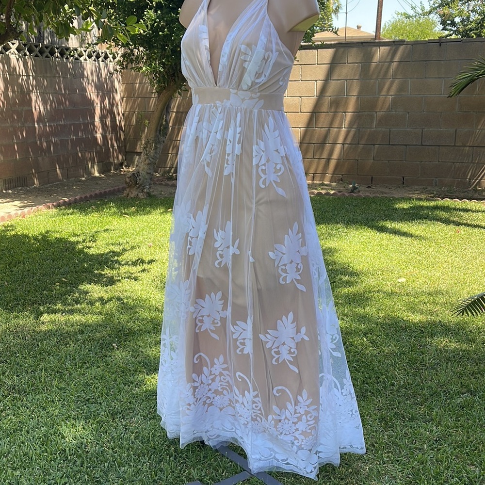 LilyFul  Lace white Floral Overlay V-Neck Maxi sz MEDIUM  womens Dress